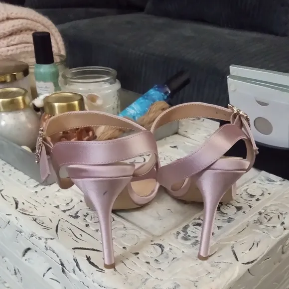 🆕⭐ BADGLEY MISCHKA pink satin rhinestone heel sandals