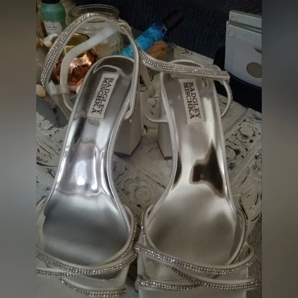🆕⭐ BADGLEY MISCHKA white satin rhinestone heel sandals