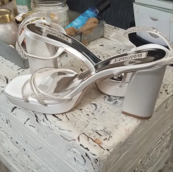 🆕⭐ BADGLEY MISCHKA white satin rhinestone heel sandals