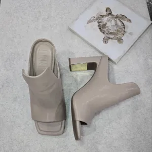 🐢 DKNY  Ritzy Peep Toe Bootie Slide Sandal Size 8.5 like new!