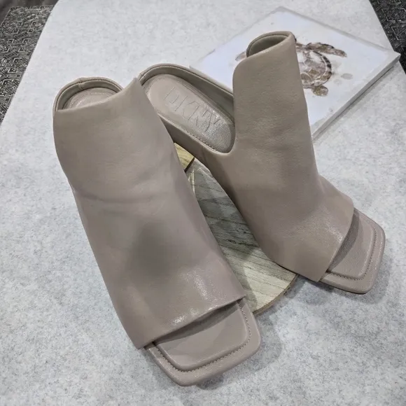 🐢 DKNY  Ritzy Peep Toe Bootie Slide Sandal Size 8.5 like new!