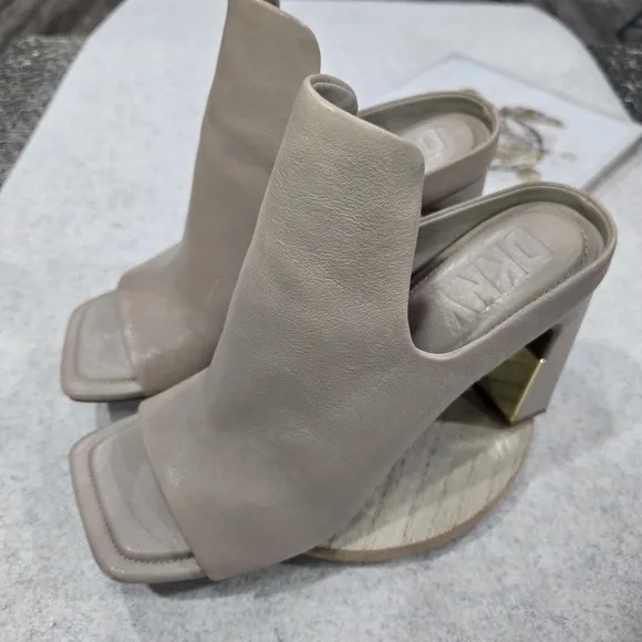 🐢 DKNY  Ritzy Peep Toe Bootie Slide Sandal Size 8.5 like new!