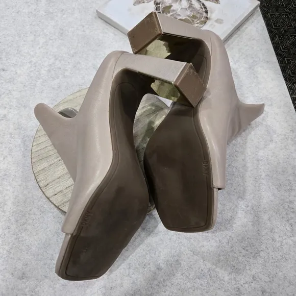 🐢 DKNY  Ritzy Peep Toe Bootie Slide Sandal Size 8.5 like new!