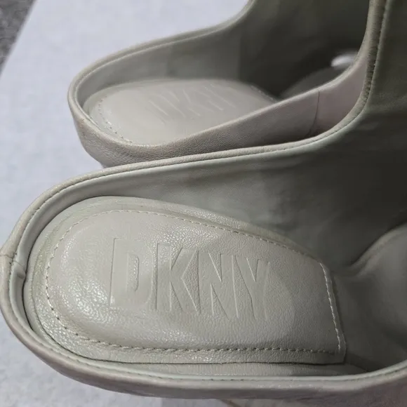 🐢 DKNY  Ritzy Peep Toe Bootie Slide Sandal Size 8.5 like new!