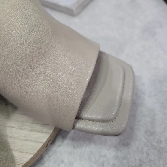 🐢 DKNY  Ritzy Peep Toe Bootie Slide Sandal Size 8.5 like new!