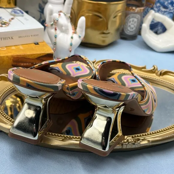 🆕 GIANNI BINI 🧿 NWOB Vibe-Check Retro Print Satin Sculpted Sandals, Sz 8 M