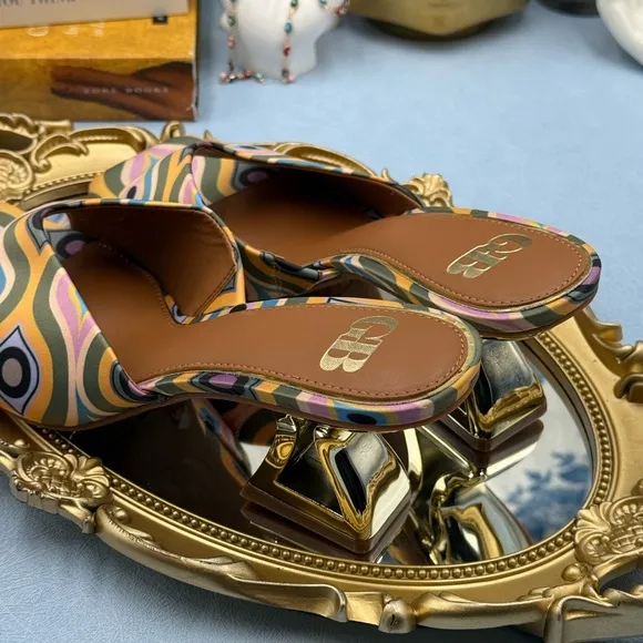 🆕 GIANNI BINI 🧿 NWOB Vibe-Check Retro Print Satin Sculpted Sandals, Sz 8 M
