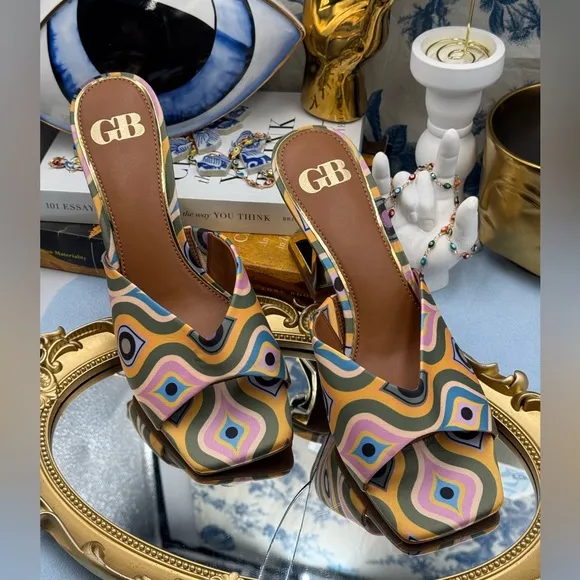 🆕 GIANNI BINI 🧿 NWOB Vibe-Check Retro Print Satin Sculpted Sandals, Sz 8 M
