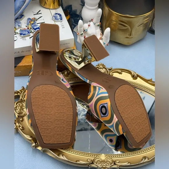 🆕 GIANNI BINI 🧿 NWOB Vibe-Check Retro Print Satin Sculpted Sandals, Sz 8 M
