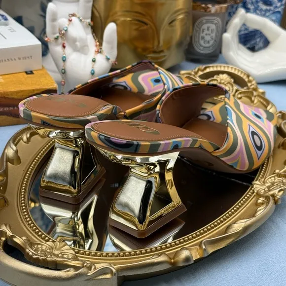 🆕 GIANNI BINI 🧿 NWOB Vibe-Check Retro Print Satin Sculpted Sandals, Sz 8 M