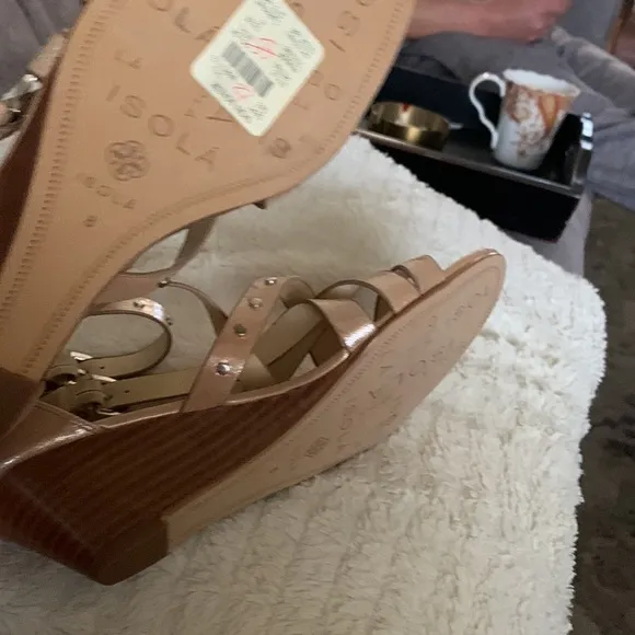 - Isola Petra natural sandals 8 NWOB