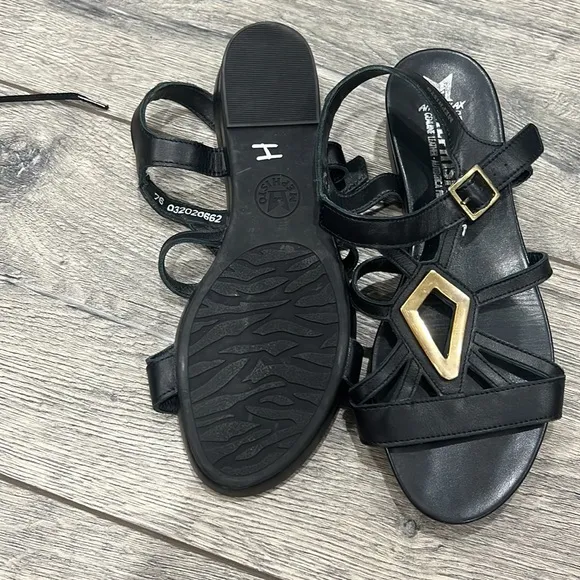 • Mephisto • Gianna Smooth leather uppers, cork-latex, adjustable strap, Black