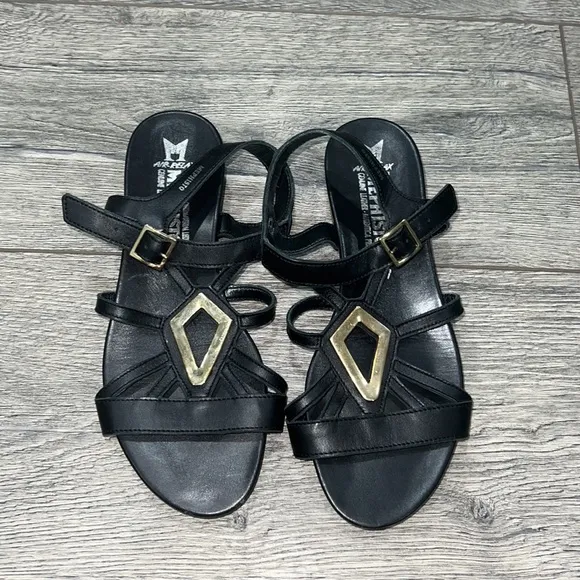 • Mephisto • Gianna Smooth leather uppers, cork-latex, adjustable strap, Black