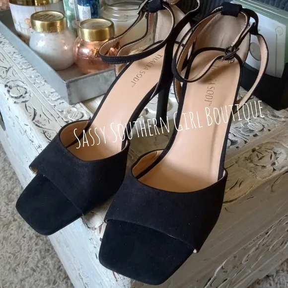⭐🆕 Thalia Sodi black ankle strap heels