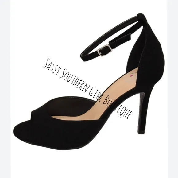 ⭐🆕 Thalia Sodi black ankle strap heels