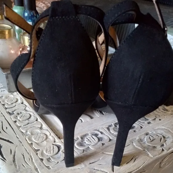 ⭐🆕 Thalia Sodi black ankle strap heels