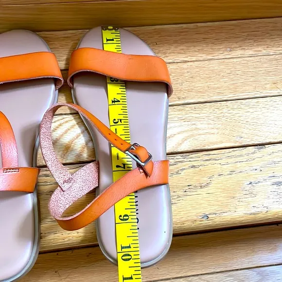 💕💕 Torrid Tan Strap Flat Sandals Size 10.5