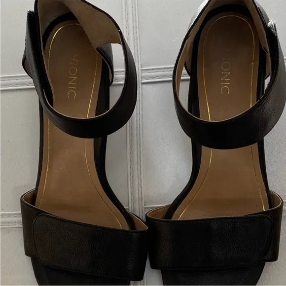 🍓 Vionic black adjustable ankle strap leather sandals size 10
