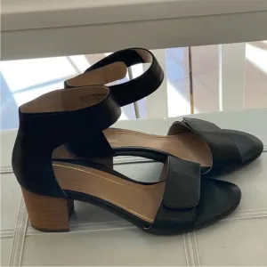 🍓 Vionic black adjustable ankle strap leather sandals size 10