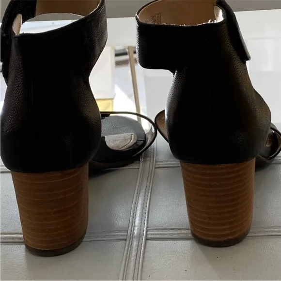 🍓 Vionic black adjustable ankle strap leather sandals size 10