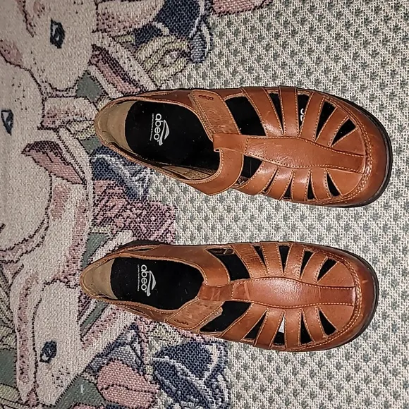 Abeo smart system fisherman sandals brown leather euc