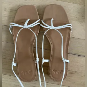 Abercrombie &amp; Fitch Women's Tan Sandals