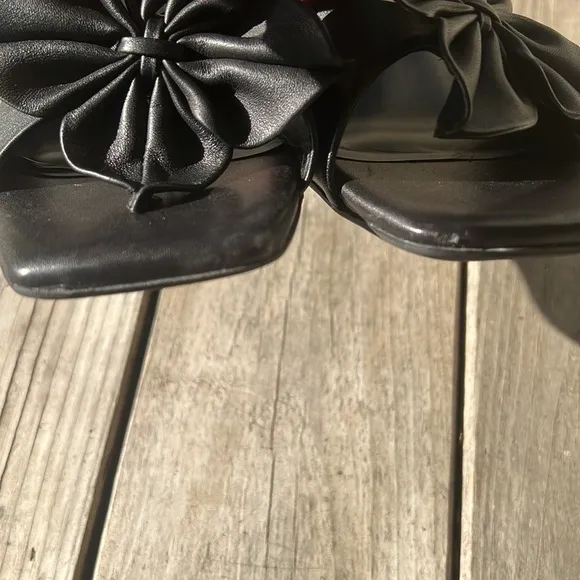 Aerosoles Esta Black Leather Slides Sandals With Flower Detail Size 10.5
