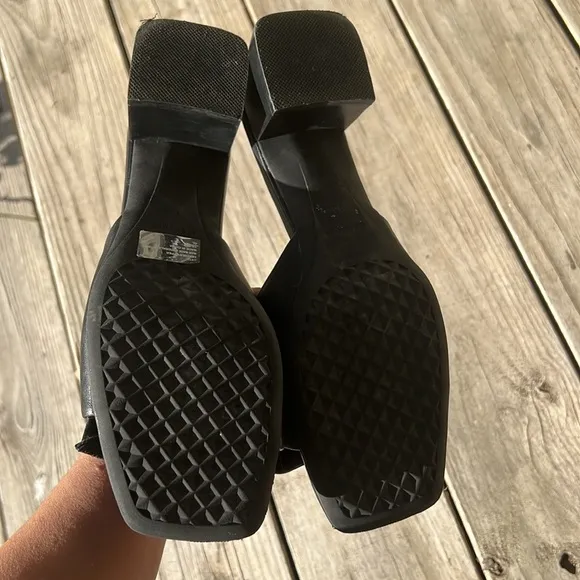 Aerosoles Esta Black Leather Slides Sandals With Flower Detail Size 10.5
