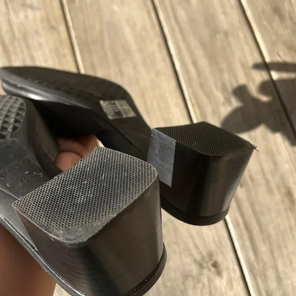 Aerosoles Esta Black Leather Slides Sandals With Flower Detail Size 10.5