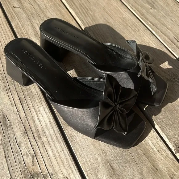 Aerosoles Esta Black Leather Slides Sandals With Flower Detail Size 10.5