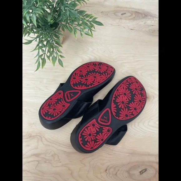 Aetrex black slip on genuine leather sandals