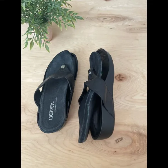 Aetrex black slip on genuine leather sandals