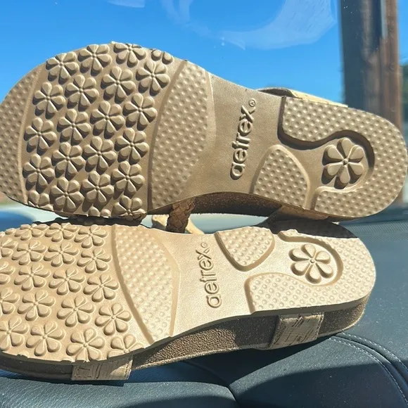 Aetrex Tan Sandals Comfortable Casual Style