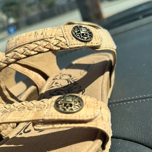 Aetrex Tan Sandals Comfortable Casual Style
