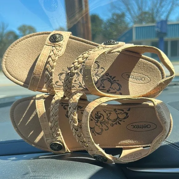 Aetrex Tan Sandals Comfortable Casual Style