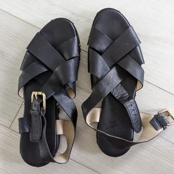 AGL Attilio Giusto Leombruni leather sandals studded Italy