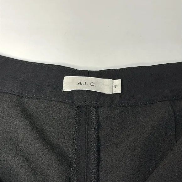 ALC Women’s Lucas Scalloped Crepe Short Black Size 6