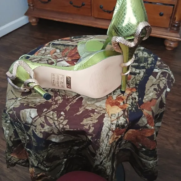 Aldo Lime Green Exotic Pumps