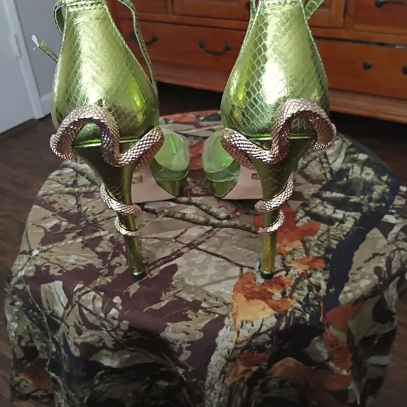 Aldo Lime Green Exotic Pumps
