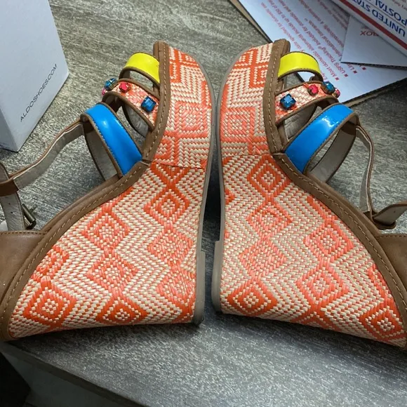 Aldo wedges ReVa beautiful summer colors stand out in these sexy sandals