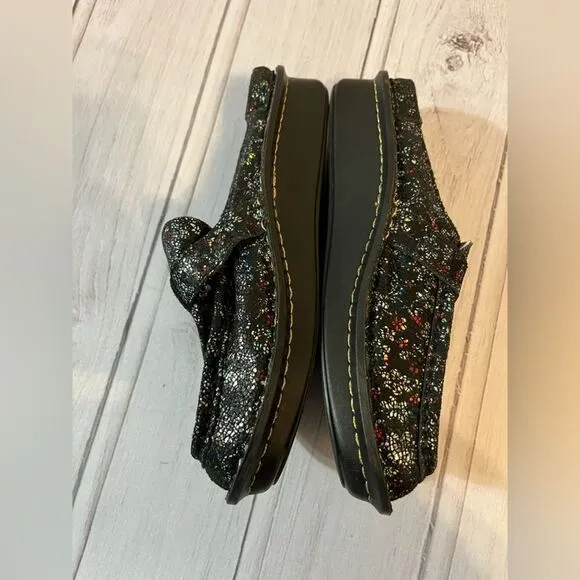 Alegria 39/8 Black Red Metallic Floral Slip On Sandals