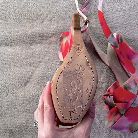 Alice   Olivia by Stacey Bendet Ilisa Watercolor-Print Wedge Sandal Size 40