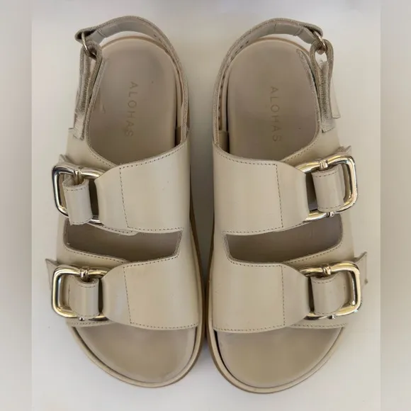 Alohas Cream Platform Sandals with Chunky Sole and Metallic Buckles