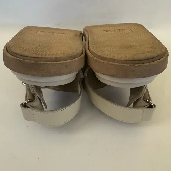 Alohas Cream Platform Sandals with Chunky Sole and Metallic Buckles