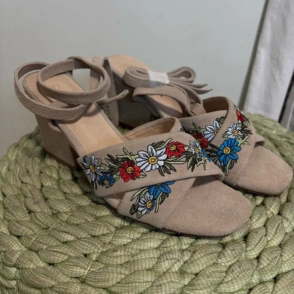 Anthropologie Raye Tan Suede Embroidered Floral Lace Up Heeled Sandals NWOB
