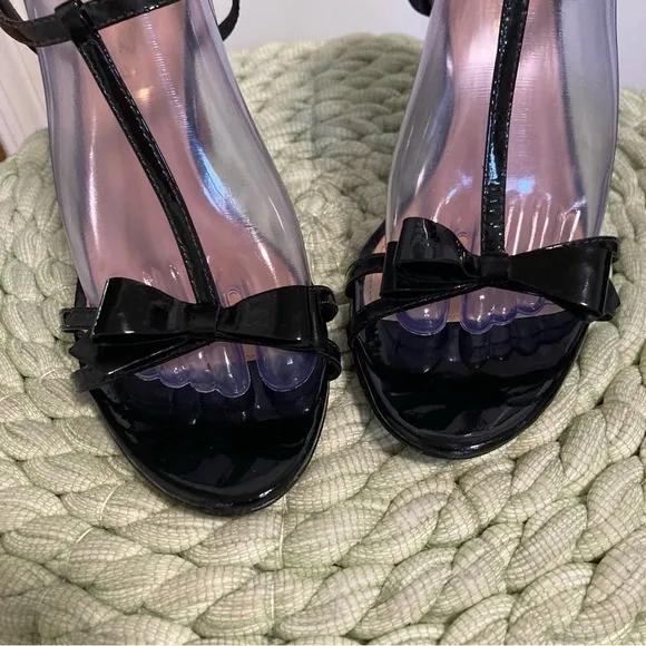 Anthropologie Vicenza Black Patent Leather Bow T-Strap Heel Sandals NWOB