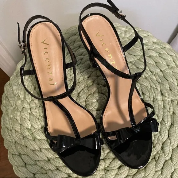 Anthropologie Vicenza Black Patent Leather Bow T-Strap Heel Sandals NWOB