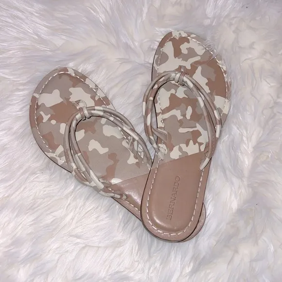 Anthropology Bernardo Tan Miami Two Tone Flip-Flop size 10W
