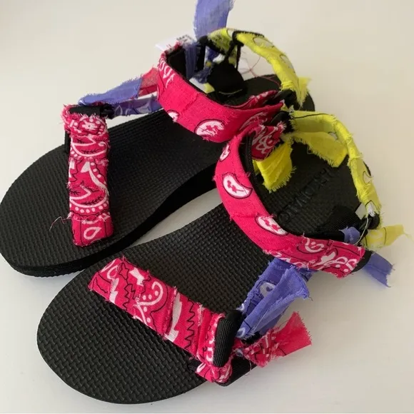 ARIZONA LOVE Trekky Bandana Knotted Sandals Sz 39/US9