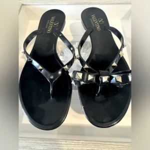 Authentic Valentino Rockstud Thong Sandals. Missing One Bow. Size 38 black. NWOT